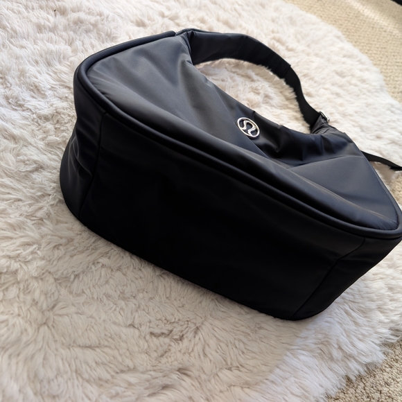 Black Lululemon 4L Mini Shoulder Bag - Picture 8 of 14